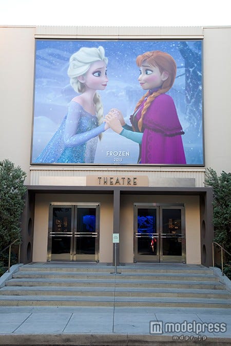 「アナと雪の女王」の看板/撮影:Kaori Suzuki