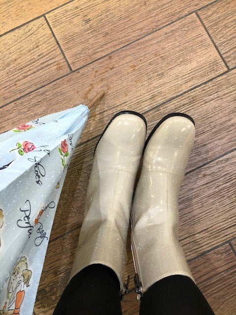 足が小さいので、長靴は重いと脱げかかって危ないのでハーフ丈で軽いものを愛用しています（提供写真）