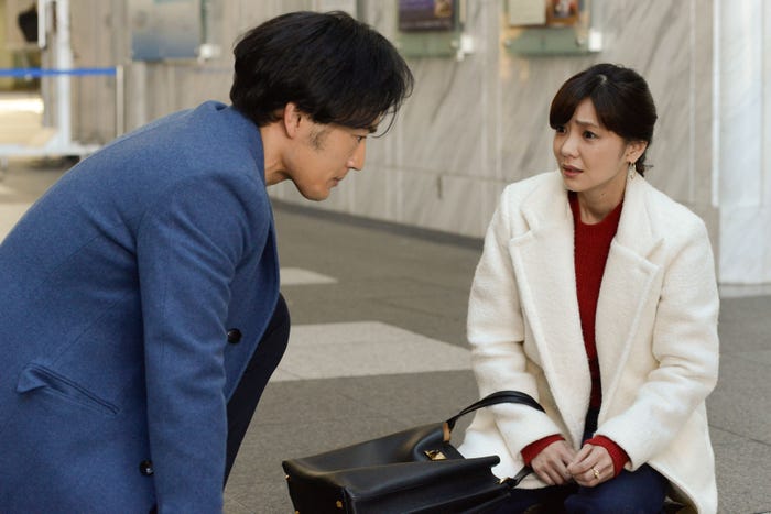 (左から)大谷亮平、倉科カナ「奪い愛、冬」第5話より(C)テレビ朝日