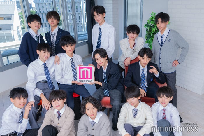 「男子中学生ミスターコン2024」ファイナリスト/(前列左から)綿貫力斗、山内恒遊、石原そら、内田光希、大木翔琉(中列左から)松岡雅樹、豊田英歩、吉田伊吹、宮崎宇宙(後列左から)中江斗星、谷虹輝、植野悠羽、藤島隆太郎、井原泰知(C)モデルプレス