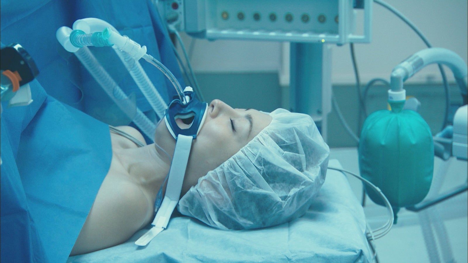 大門未知子が倒れる 米倉涼子 スレンダーボディの秘密 初の患者役の心境 ドクターx モデルプレス