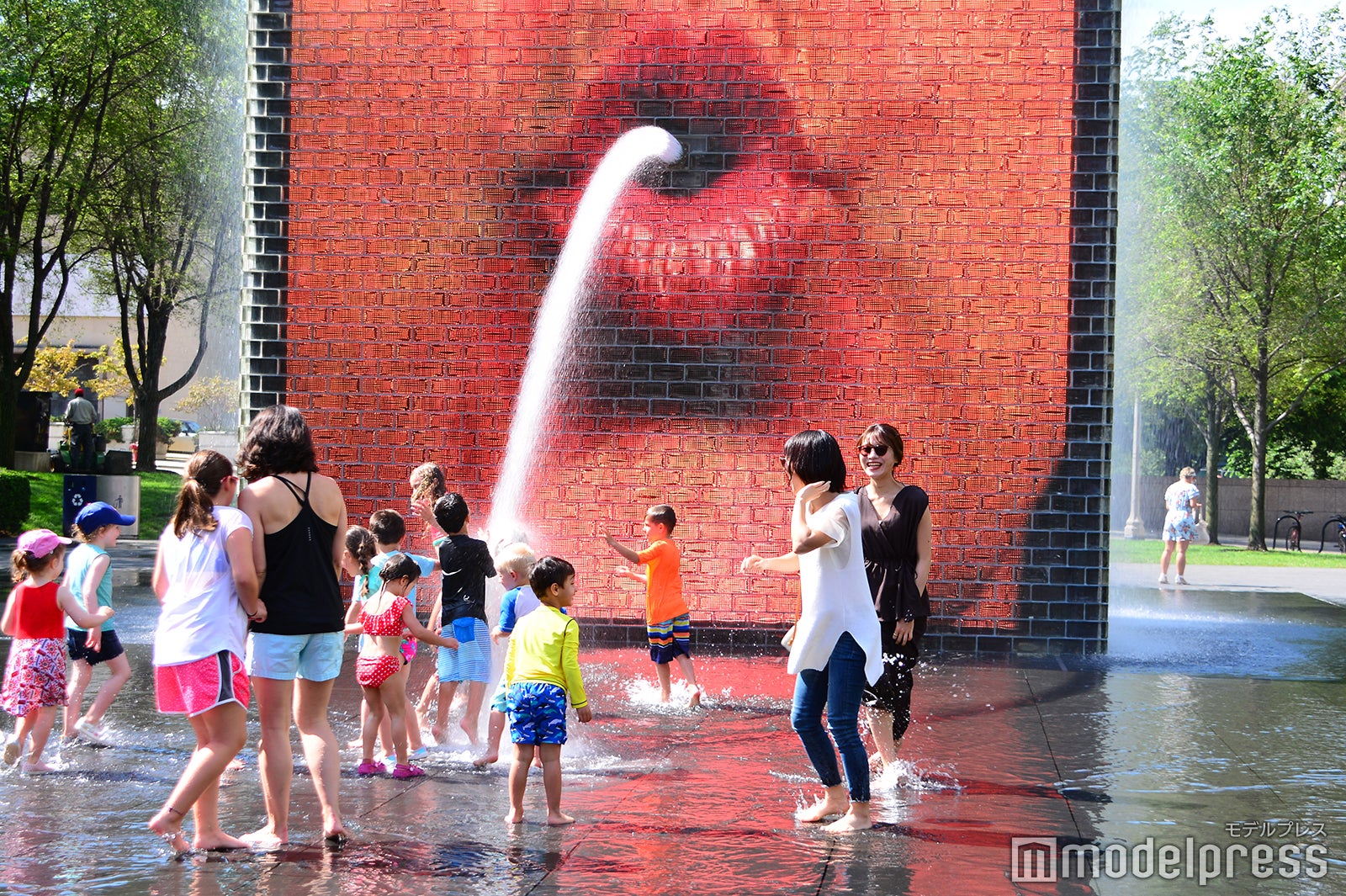 時折口から勢いよく水が吹き出す（C）モデルプレス