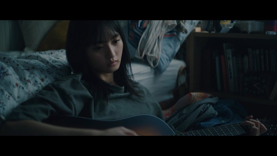乃木坂46「泥だらけ」Music Videoより （提供写真）