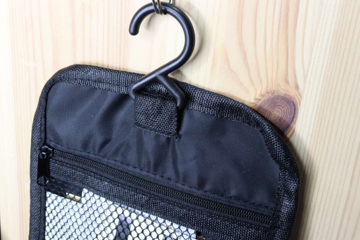 セリア　つり下げポーチ　フック　使用例