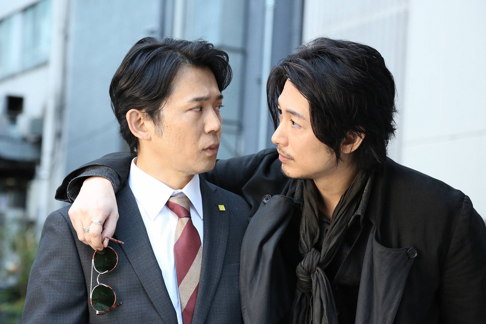 岡田義徳、ディーン・フジオカ／「シャーロック」第3話より（C）フジテレビ