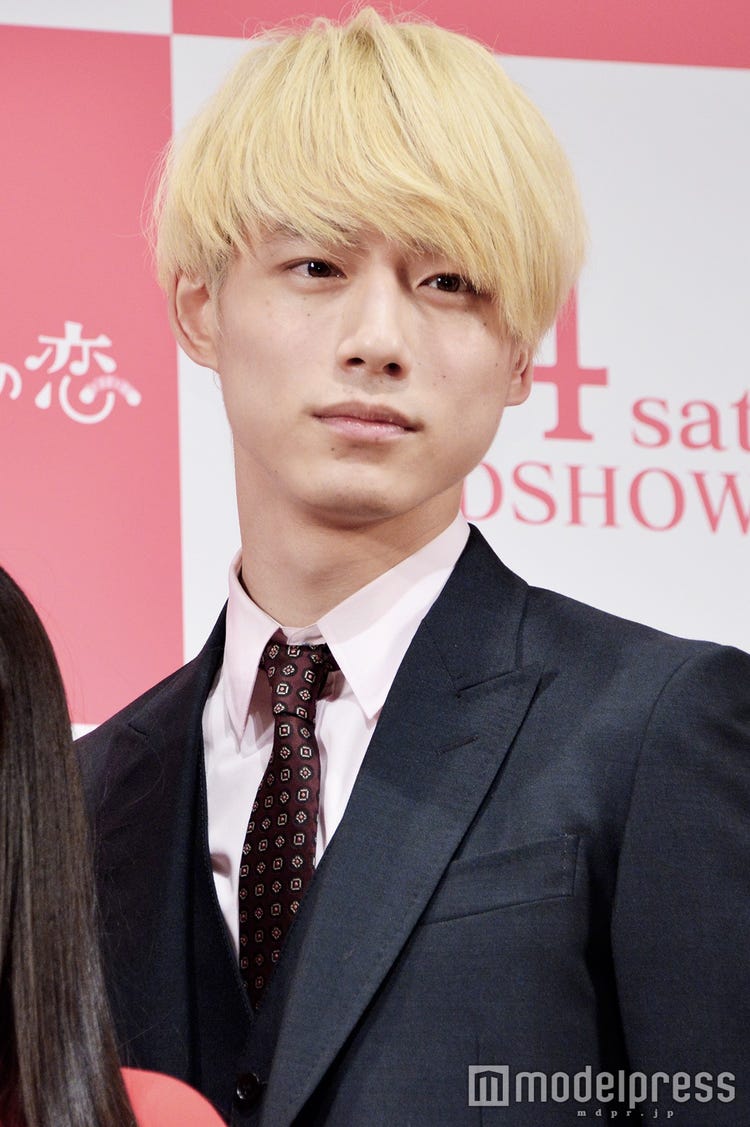 タラレバ 坂口健太郎の 金髪 毒舌 イケメン姿が話題 クセになりそう 痛いけど気持ちいい の声 モデルプレス タラレバ 坂口健太郎の 金髪 毒舌 イケメン姿が話題 クセになりそう 痛いけど気持ちいい の声 モデルプレス