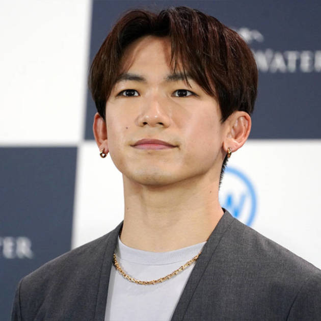 「39歳には思えない」NAOTO、逞しい腹筋を見せたステージSHOTをファン称賛「仕上がった体がステキ」 モデルプレス