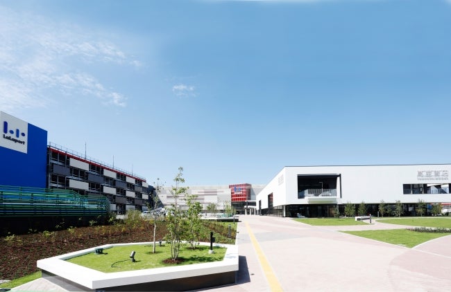 名古屋みなと 蔦屋書店前ウェルカムアプローチ／画像提供：カルチュア・コンビニエンス・クラブ