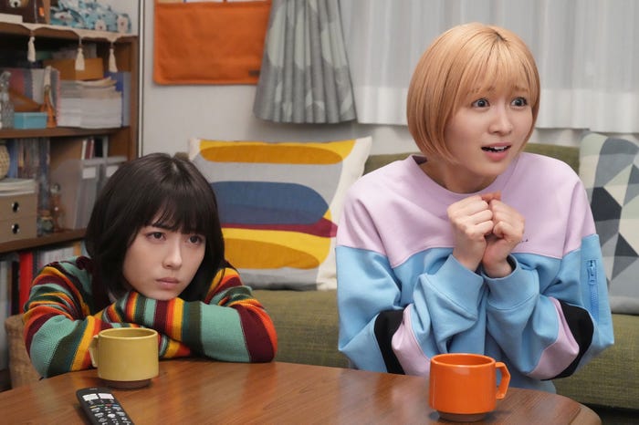 浜辺美波、岡崎紗絵/「ドクターホワイト」第2話より(C)カンテレ