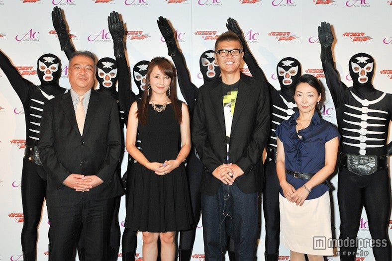 「イオンエンターテイメント新サービス＆夏休みキャンペーン記者発表会」に出席した矢田亜希子（左から2番目）