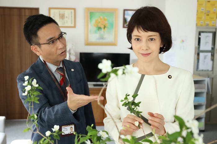 八嶋智人、沢口靖子 (C)テレビ朝日