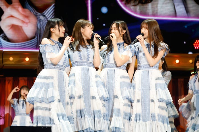 川崎桜(※「崎」は正式には「たつさき」)、秋元真夏、井上和、菅原咲月「乃木坂46 11th YEAR BIRTHDAY LIVE」初日の様子(C)乃木坂46LLC