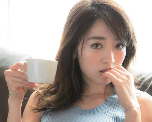 泉里香“エロふわボディ”ライン際立つSEXYショット “ドリルヘア”も再現