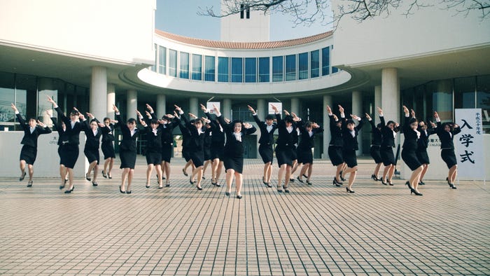 登美丘高校ダンス部コーチ・OG・3年生が集結(C)アカネキカクフレッシャーズダンス2018