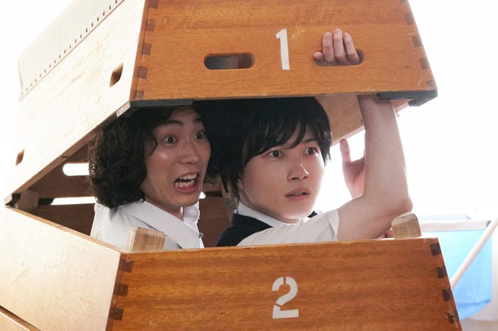 菅田将暉、神木隆之介「コントが始まる」第2話より(C)日本テレビ