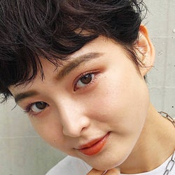 思い切って短く?長めでセクシーに?気になる前髪事情⇒