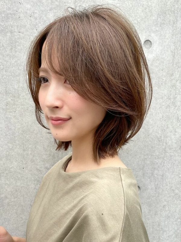 22 40代女性がグッと垢抜けるミディアムヘア 髪型を変えておしゃれに大変身 モデルプレス 22 40代女性がグッと垢抜けるミディアムヘア 髪型を変えておしゃれに大変身 モデルプレス