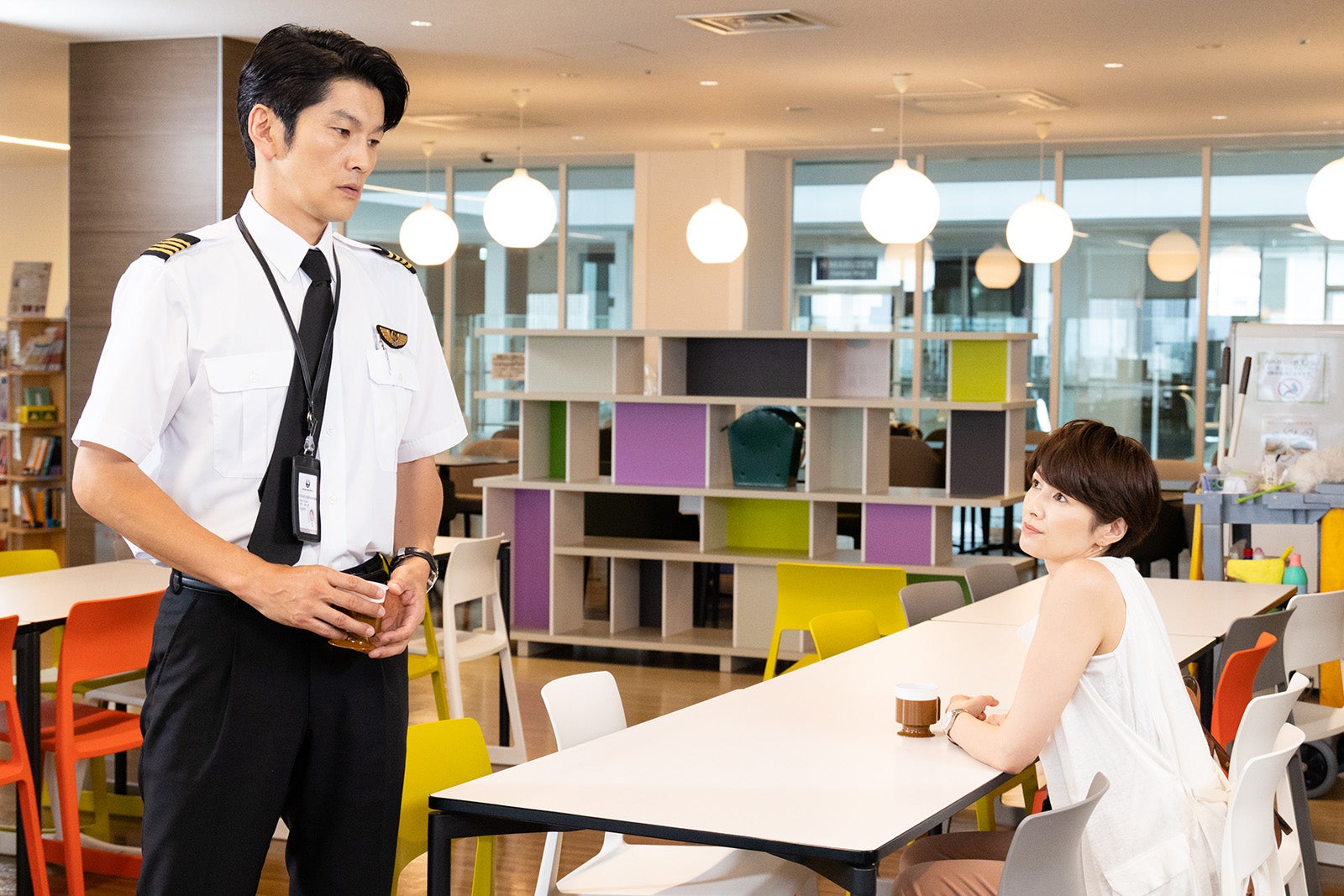 （左から）丸山智己、吉瀬美智子／「NICE FLIGHT！」最終話より（C）テレビ朝日