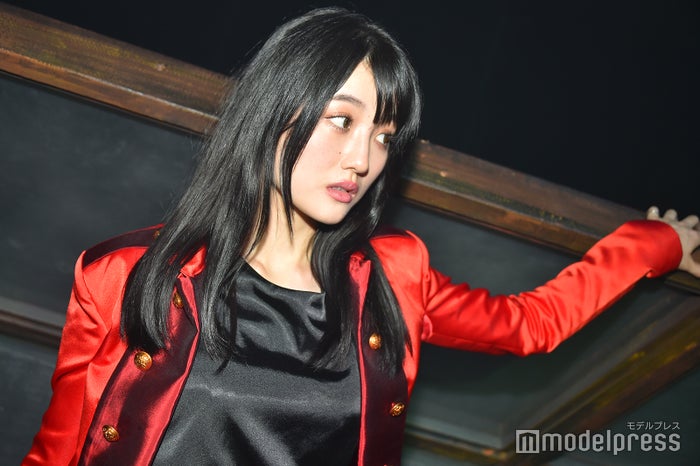 吉本坂46“可愛すぎる新喜劇女優”小寺真理、8.6秒バズーカー田中シングルとキス寸前シーン<RED・MV撮影密着インタビュー2>