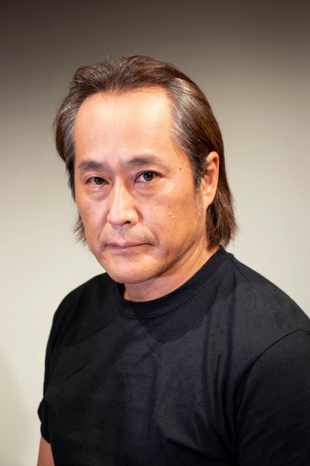 高岩成二 （C）2022「眠れる獅子」製作委員会