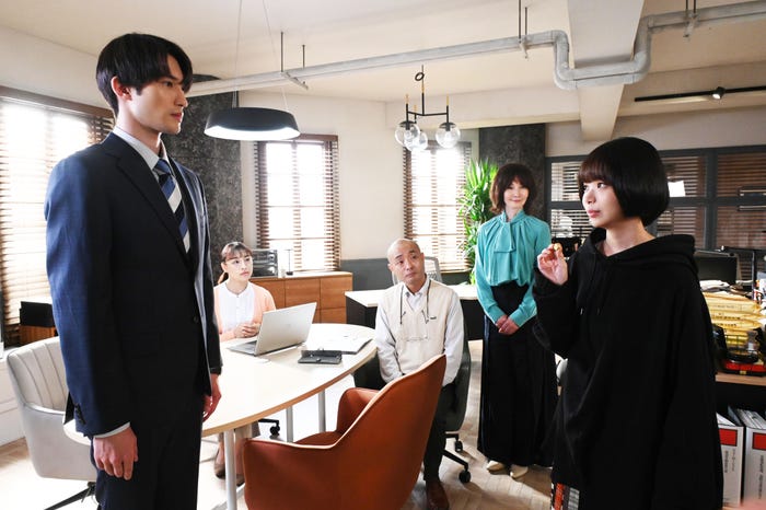 (左から)ジェシー、音月桂、宇野祥平、YOU、趣里(C)カンテレ