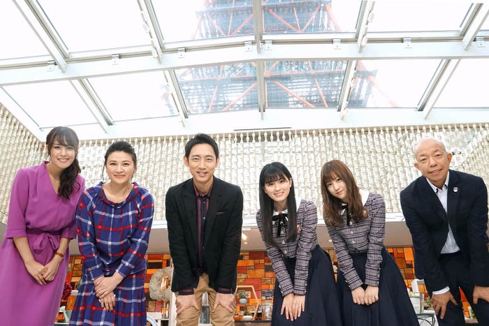 (左から)鷲見玲奈アナウンサー、島崎和歌子、小泉孝太郎、大園桃子、星野みなみ、小峠英二(C)テレビ東京