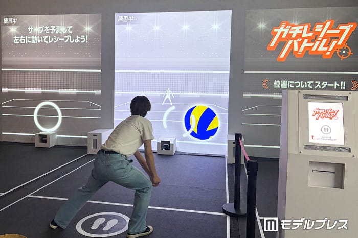 「ガチレシーブバトル!」の様子(C)モデルプレス