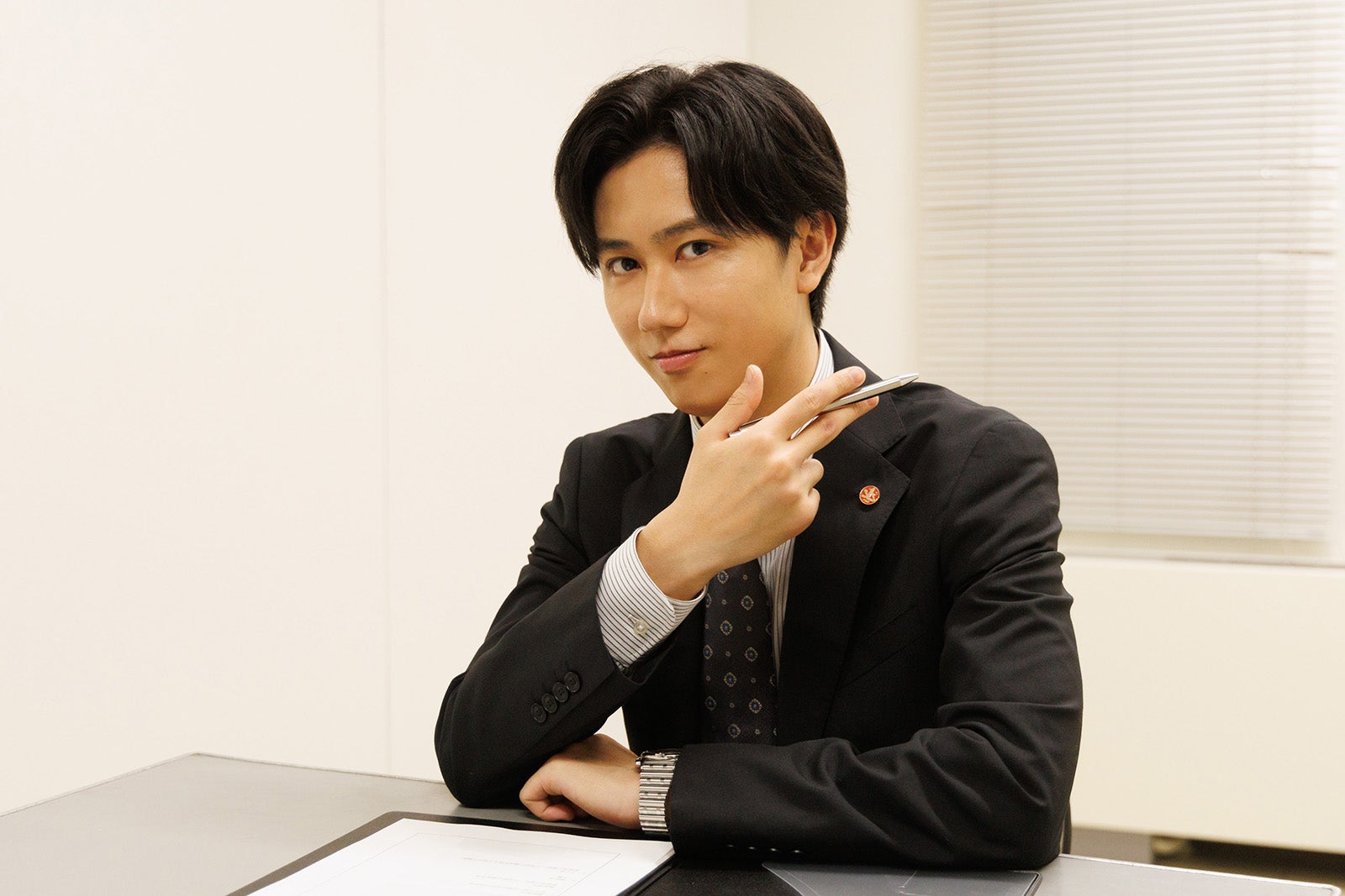 Snow Man阿部亮平、憧れのスーツ姿で刑事役 小芝風花主演「GO HOME～警視庁身元不明人相談室～」出演決定