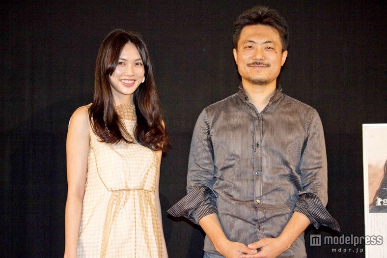 臼田あさ美（左）と舩橋淳監督（右）