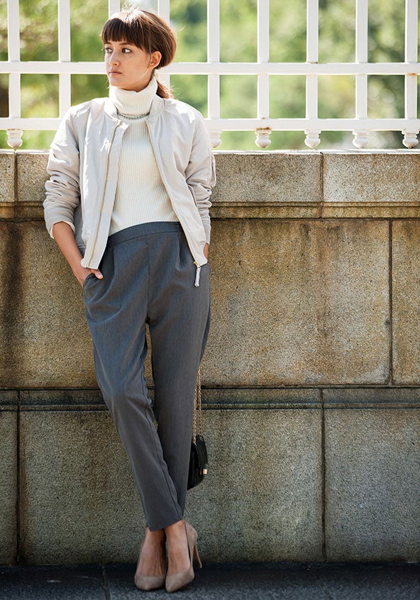 リラックステーパードパンツ「STYLEST」2,980円（税込）／画像提供：STYLEST