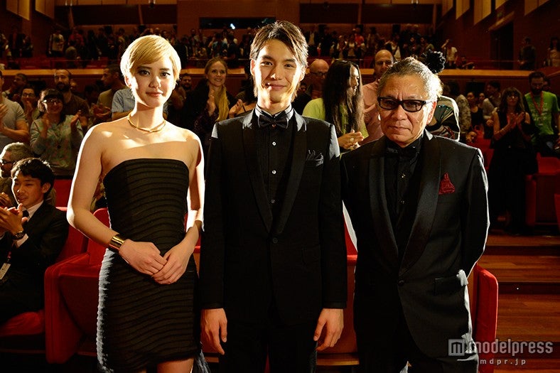 鳴り止まぬ拍手喝采を浴びた