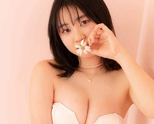 「ミスマガジン2022」咲田ゆな、美谷間くっきり 純白ランジェリー披露