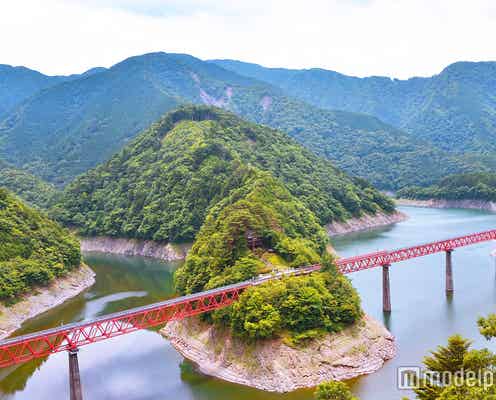 日本唯一の湖上秘境駅でサプライズ体験 ヨーロッパのような息を飲む絶景にうっとり