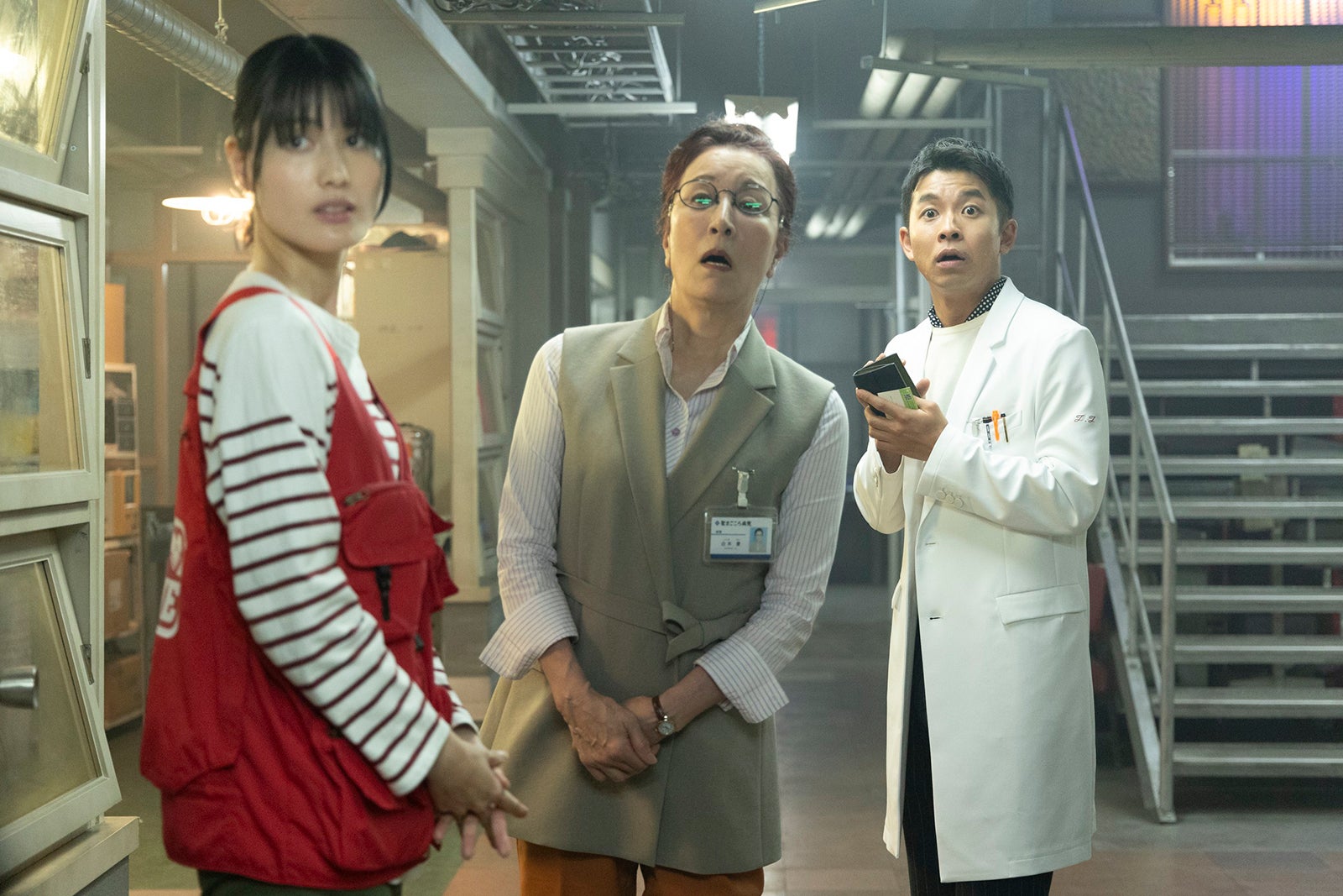 橋本愛、高畑淳子、仲野太賀「新宿野戦病院」第1話より（C）フジテレビ