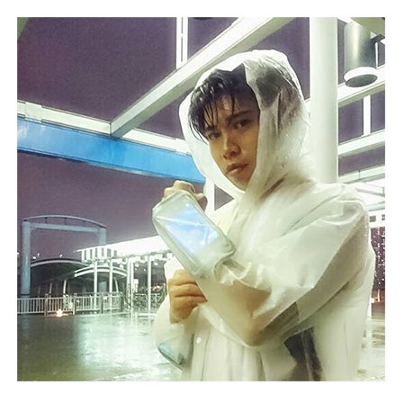 豪雨の中フル装備で「ポケモンGO」／成田童夢オフィシャルブログ（Ameba）より