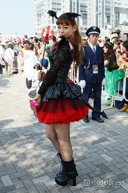 デビルの仮装で登場した西内まりや