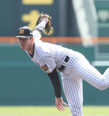 阪神・ルーカスが堂々の甲子園デビュー！3回無失点、最速153キロ ネビンのバット折る “侍斬り”に続く快投