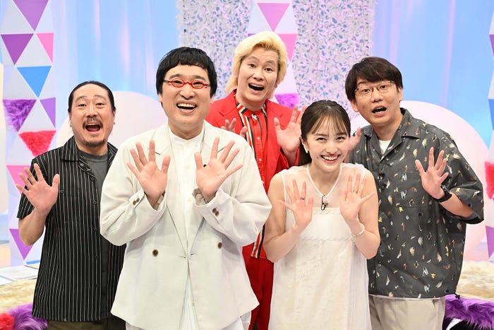 (左から)西田幸治、山里亮太、カズレーザー、百田夏菜子、小宮浩信(C)読売テレビ・日本テレビ