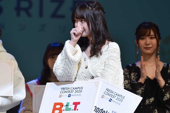 グランプリに呼ばれ目に涙を浮かべる石川真衣さん(C)モデルプレス