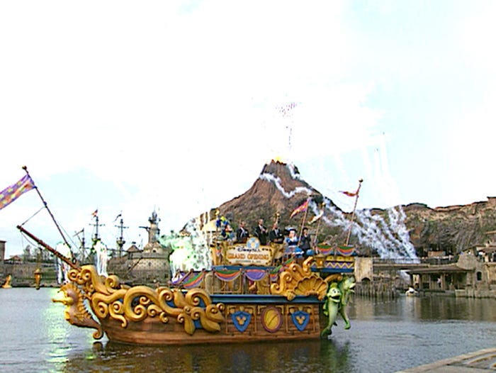 2001年9月4日、東京ディズニーシー、グランドオープン(C)Disney