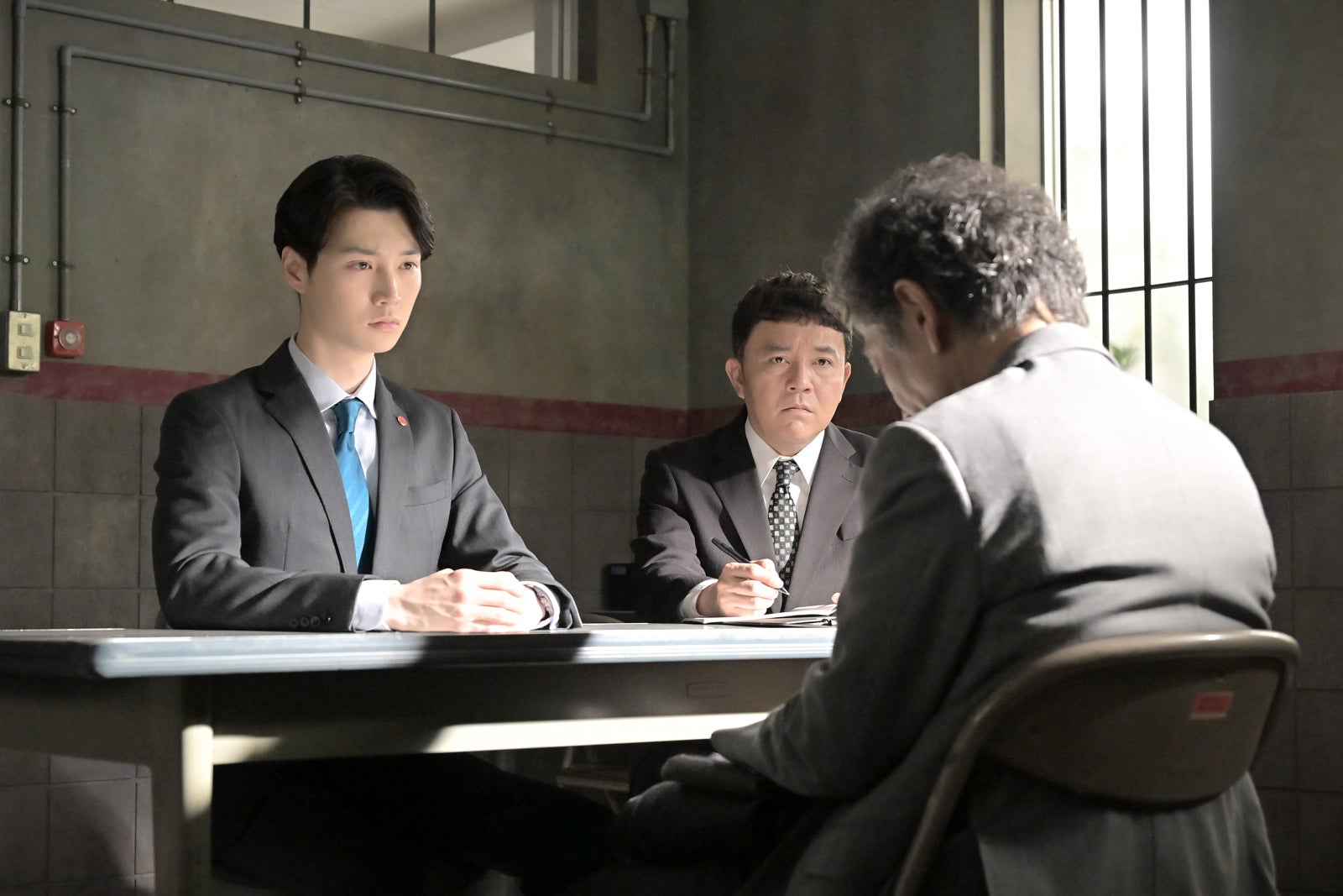 絃瀬聡一、斉藤優「クジャクのダンス、誰が見た？」第9話（C）TBS