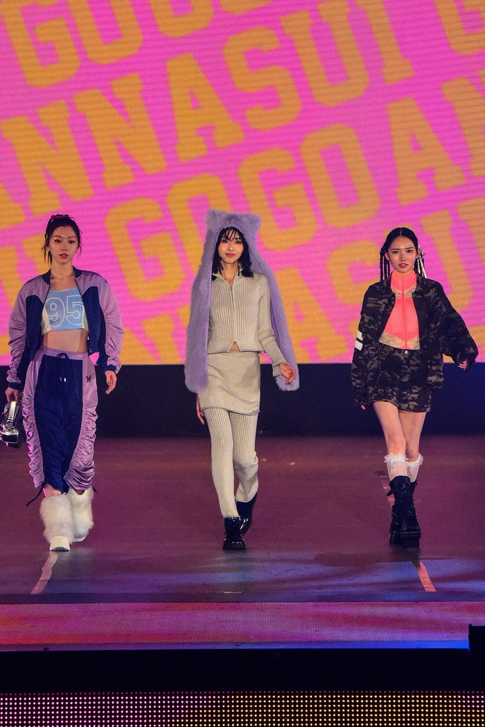 RINO(坂口梨乃)、YUUKI(田中優希)、NANO(釼持菜乃)/IS:SUE(C)Rakuten GirlsAward 2024 AUTUMN/WINTER