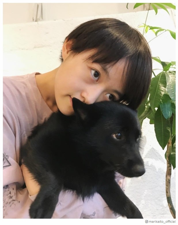 元乃木坂46伊藤万理華、ショートヘア姿が「イケメン」「少年」と話題に