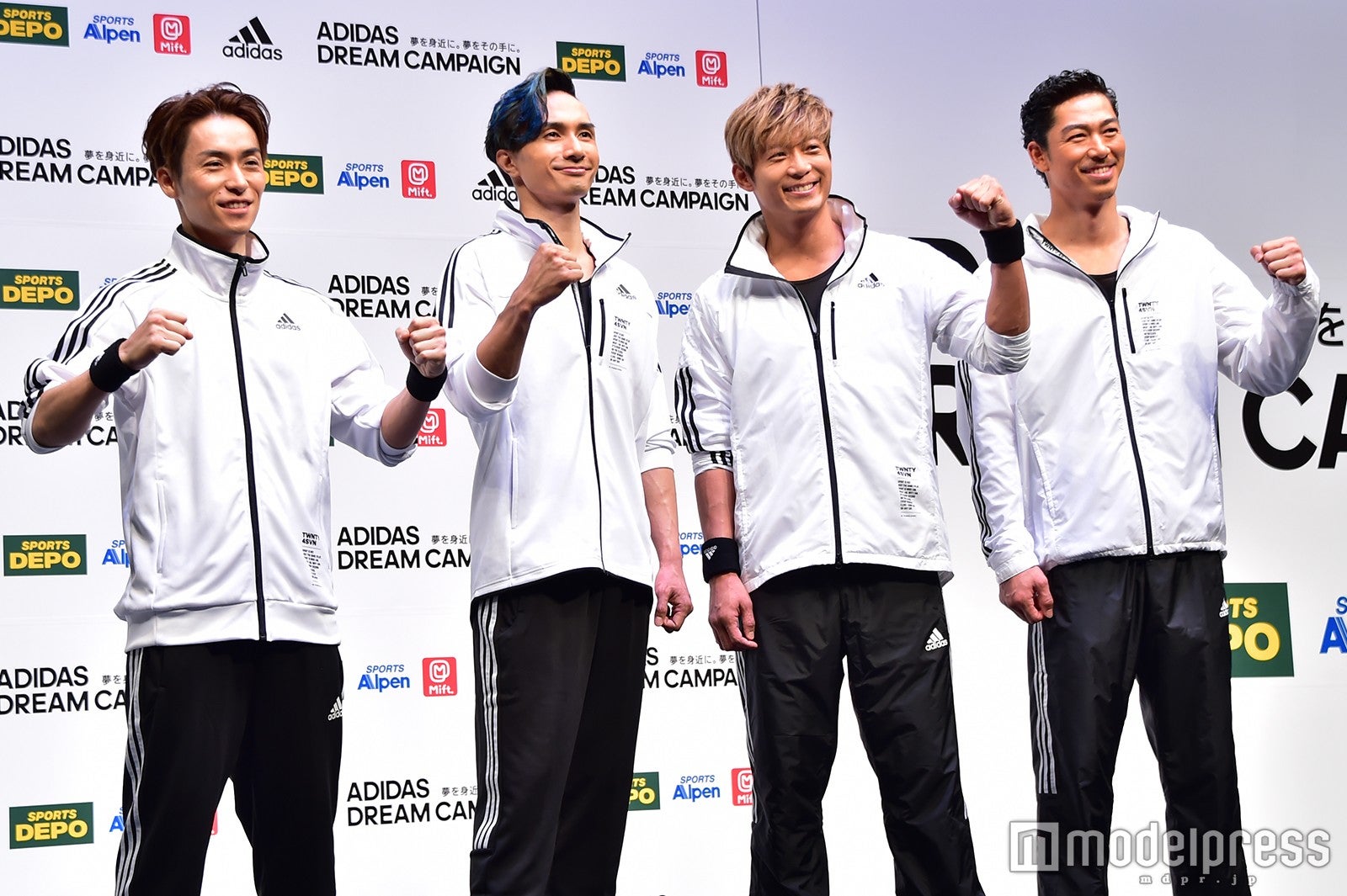 （左から）TETSUYA、橘ケンチ、黒木啓司、AKIRA（C）モデルプレス