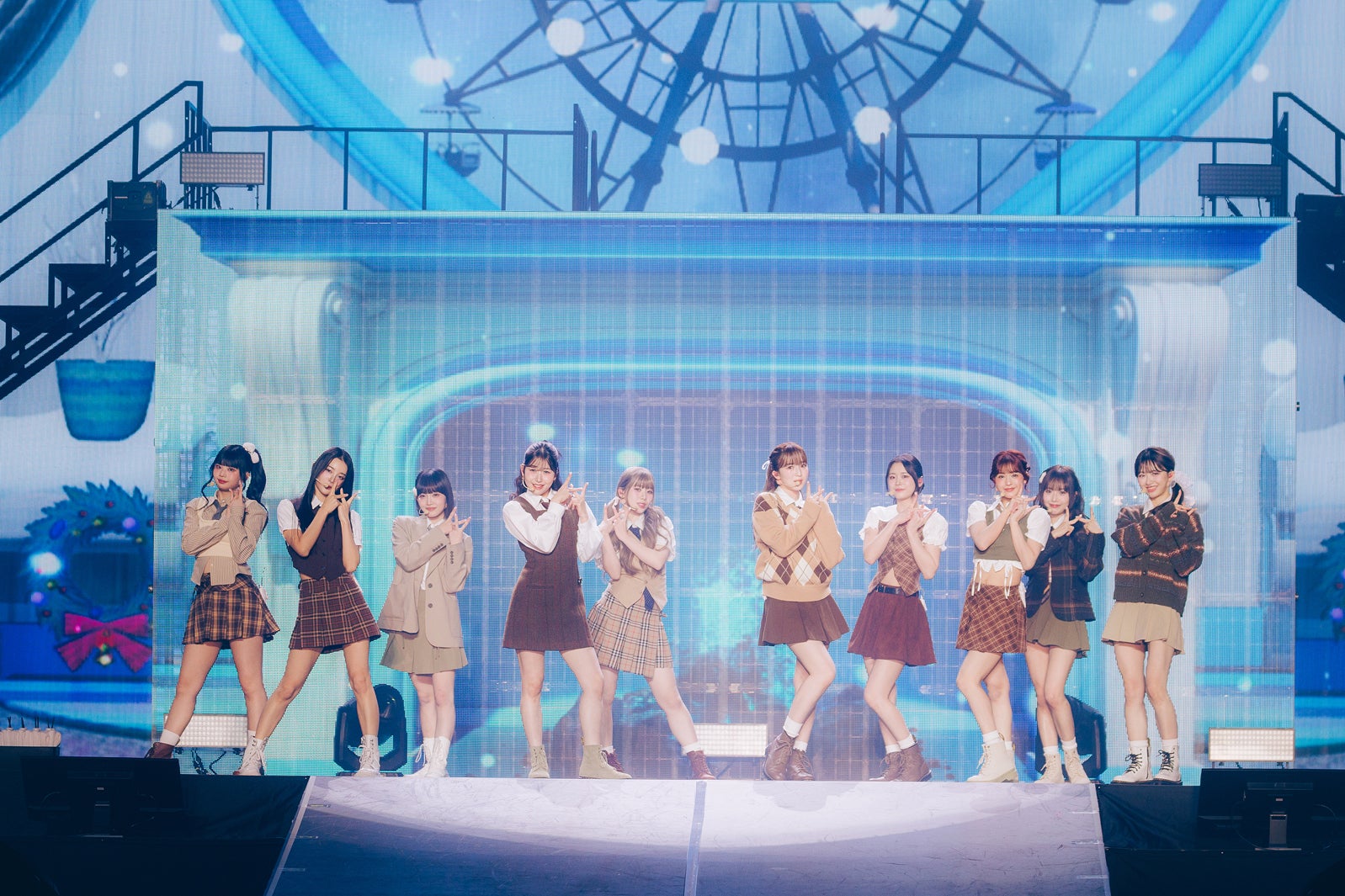 ME:I「小悪魔」「AtoZ」ユニット楽曲に歓声 メンバーが