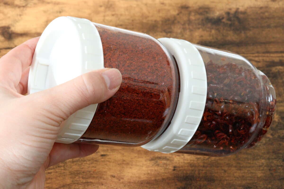 ダイソーの連結した重ねられる保存容器　丸型