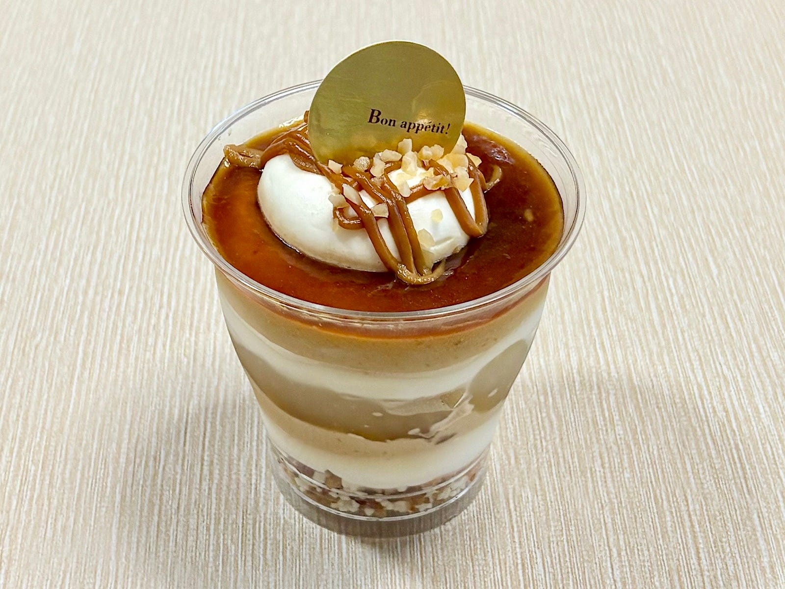 「りんごと塩キャラメルのカップデザート」410円（税込）