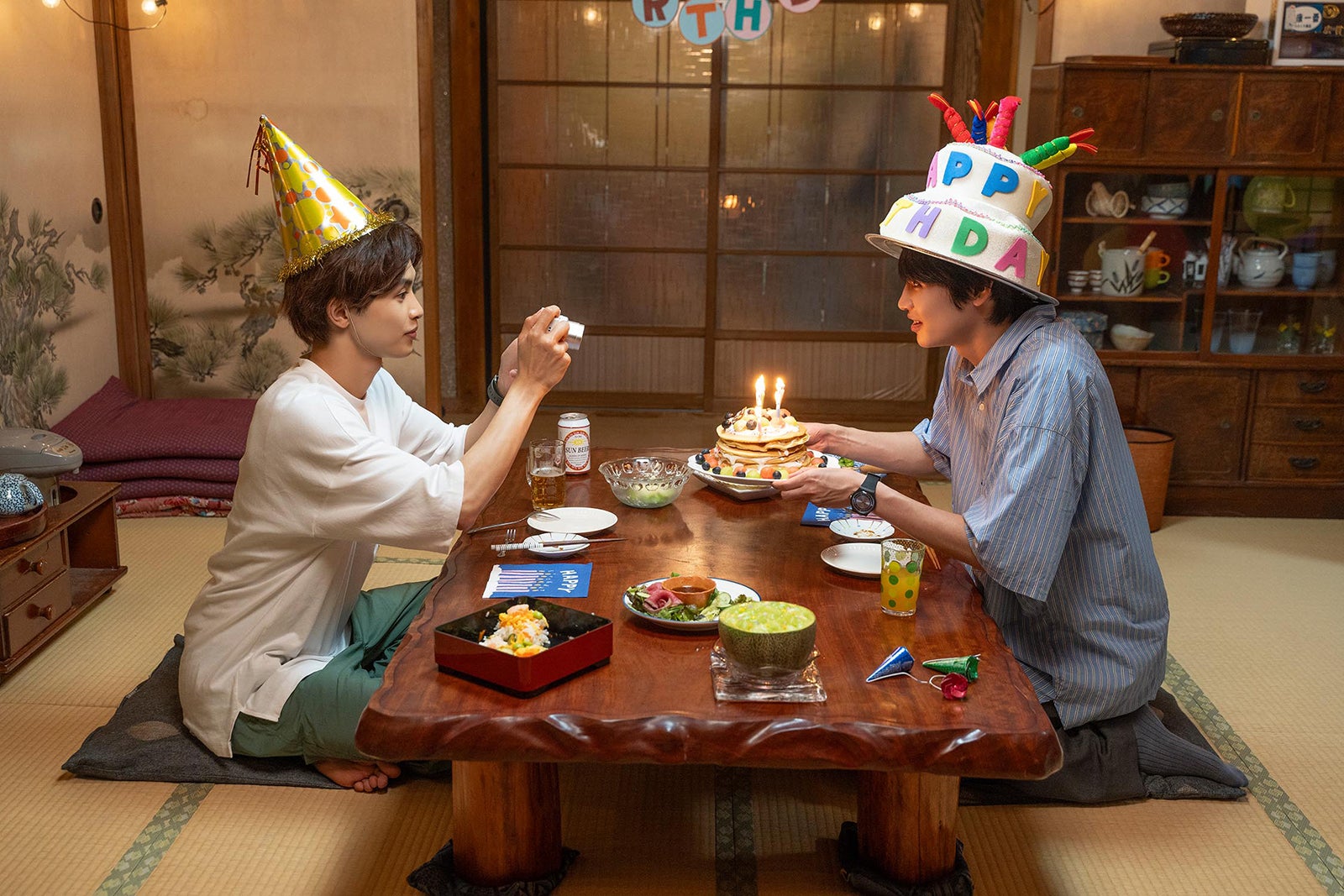 草川拓弥、西垣匠「みなと商事コインランドリー2」第9話より（C）缶爪さわ・椿ゆず／KADOKAWA／「みなと商事コインランドリー2」製作委員会