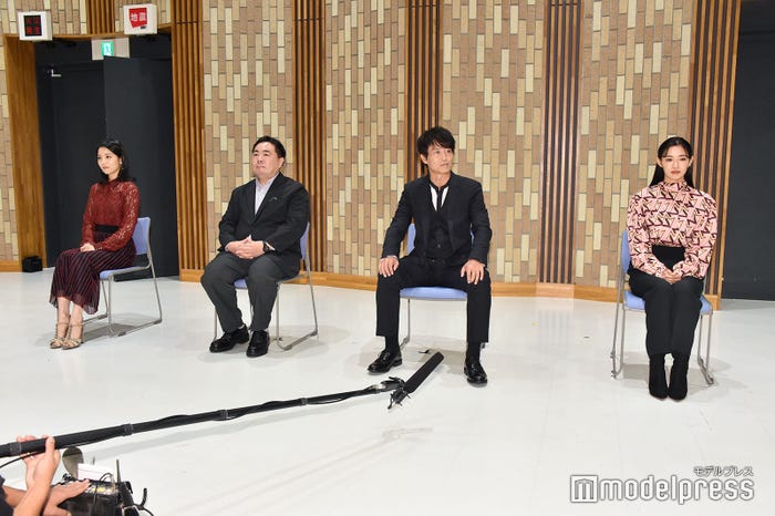 早川聖来、塚地武雅、寺脇康文、山口乃々華(C)モデルプレス