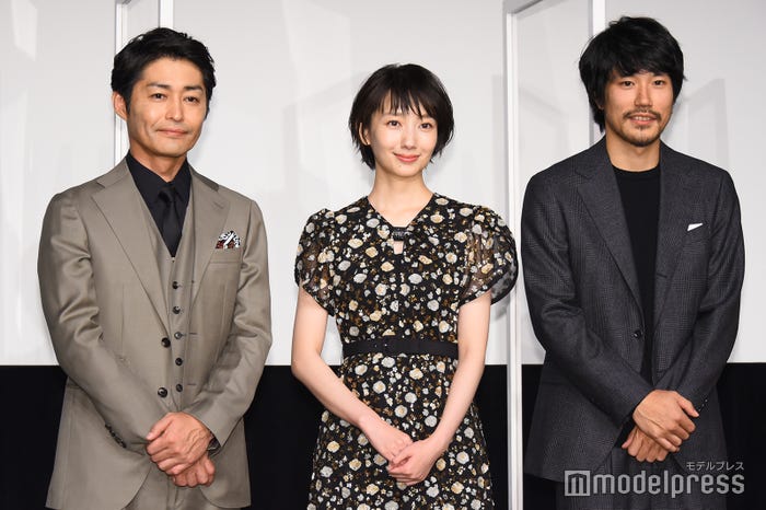 安田顕、波瑠、松山ケンイチ(C)モデルプレス